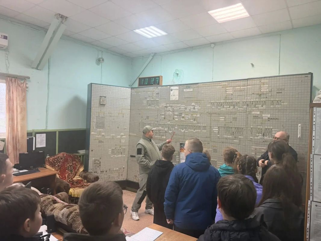 13 октября, в рамках Всероссийской недели профориентации школьников, учащиеся 7Б класса Фатежской школы №1 , под руководством классного руководителя Надежды Ивановны Чаплыгиной, совершили увлекательное путешествие в мир...