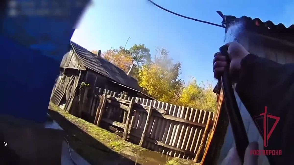 Курские росгвардейцы спасли жилой дом от огня