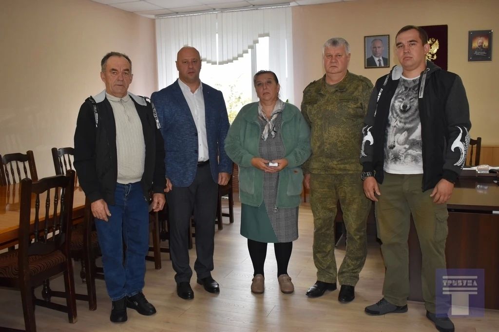 Сегодня в администрации Конышевского района состоялась церемония вручения ордена Мужества семье нашего земляка, погибшего в ходе специальной военной операции Сегодня в администрации Конышевского района состоялась церемония вручения ордена Мужества семье нашего земляка, погибшего в ходе специальной военной операции