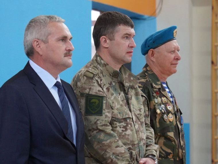 В Гимназии № 1 с особым торжеством прошло посвящение учащихся 6 –7 классов в ряды Всероссийского детско юношеского военно патриотического общественного движения «Юнармия» В Гимназии № 1 с особым торжеством прошло посвящение учащихся 6 –7 классов в ряды Всероссийского детско юношеского военно патриотического общественного движения «Юнармия»
