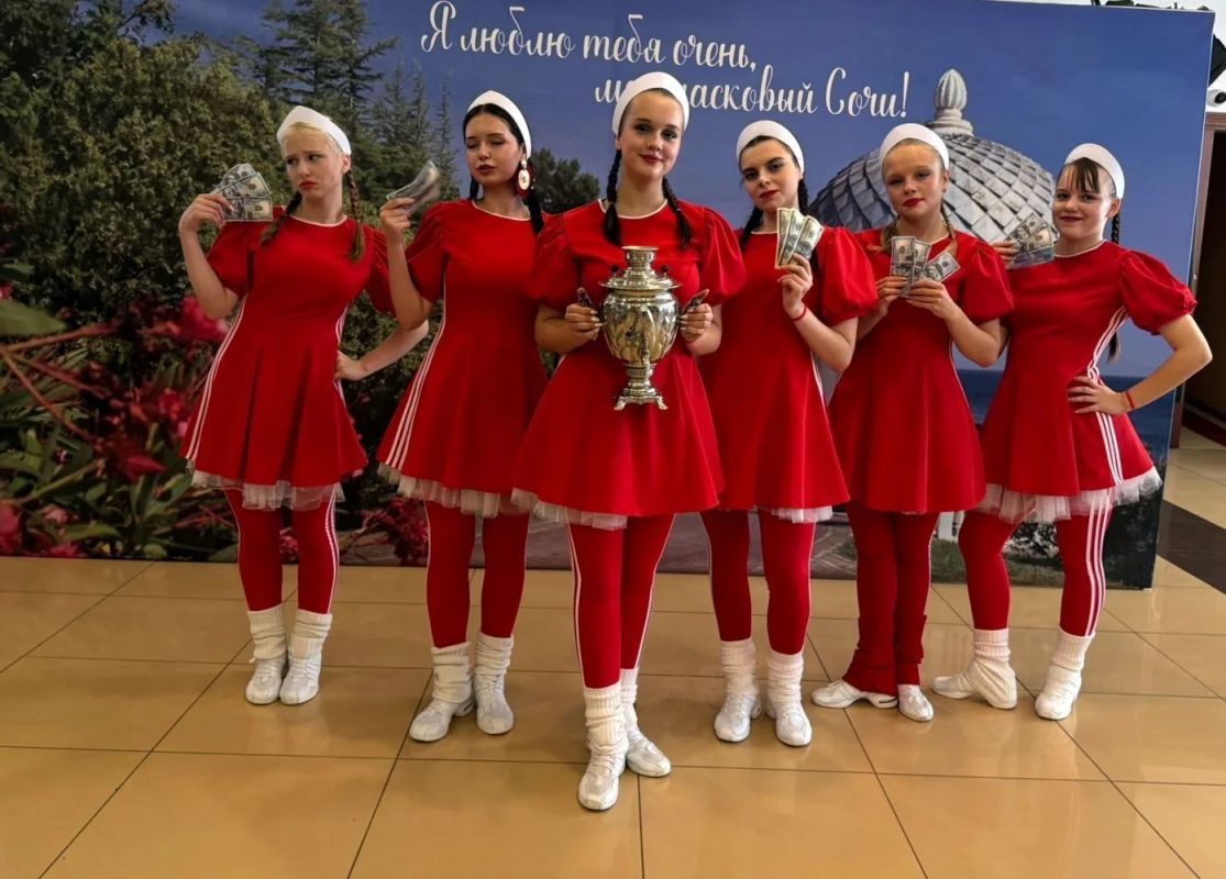 Студия эстрадного танца «Я – в танцах» из Фатежа достойно представила родной город на Всероссийском фестивале-конкурсе хореографического искусства «Золотое Руно», который прошёл в Сочи Студия эстрадного танца «Я – в танцах» из Фатежа достойно представила родной город на Всероссийском фестивале-конкурсе хореографического искусства «Золотое Руно», который прошёл в Сочи