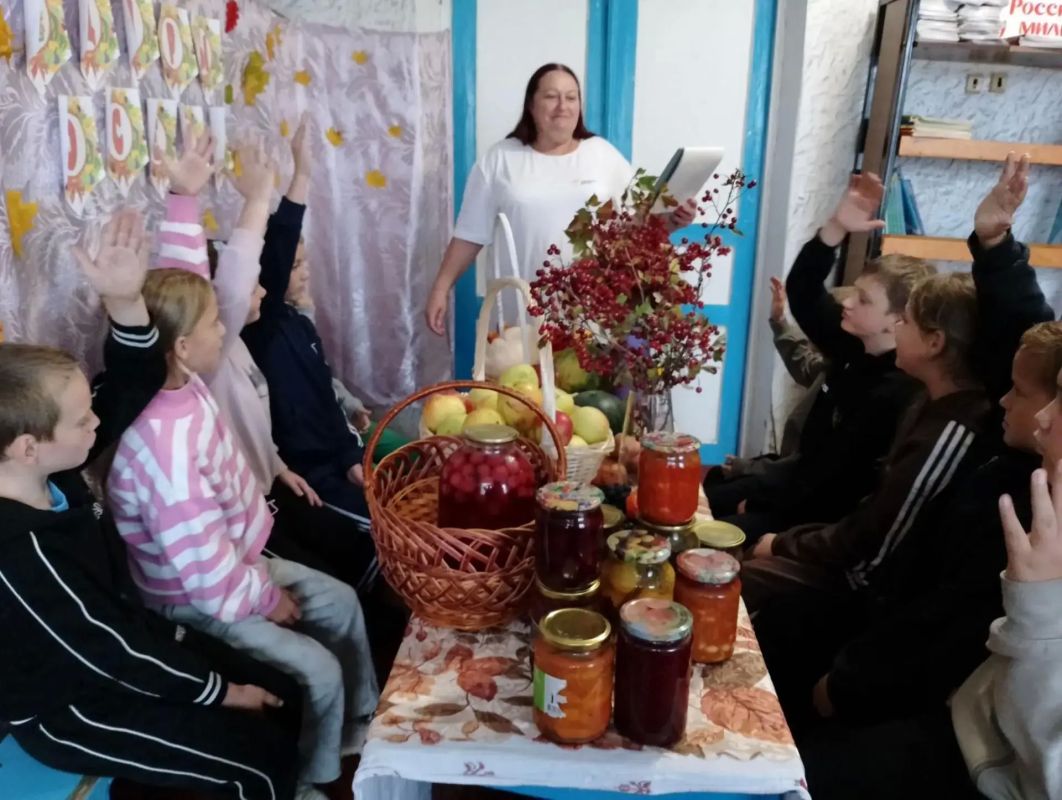Покров – один из самых почитаемых в народе осенних церковных праздников Покров – один из самых почитаемых в народе осенних церковных праздников