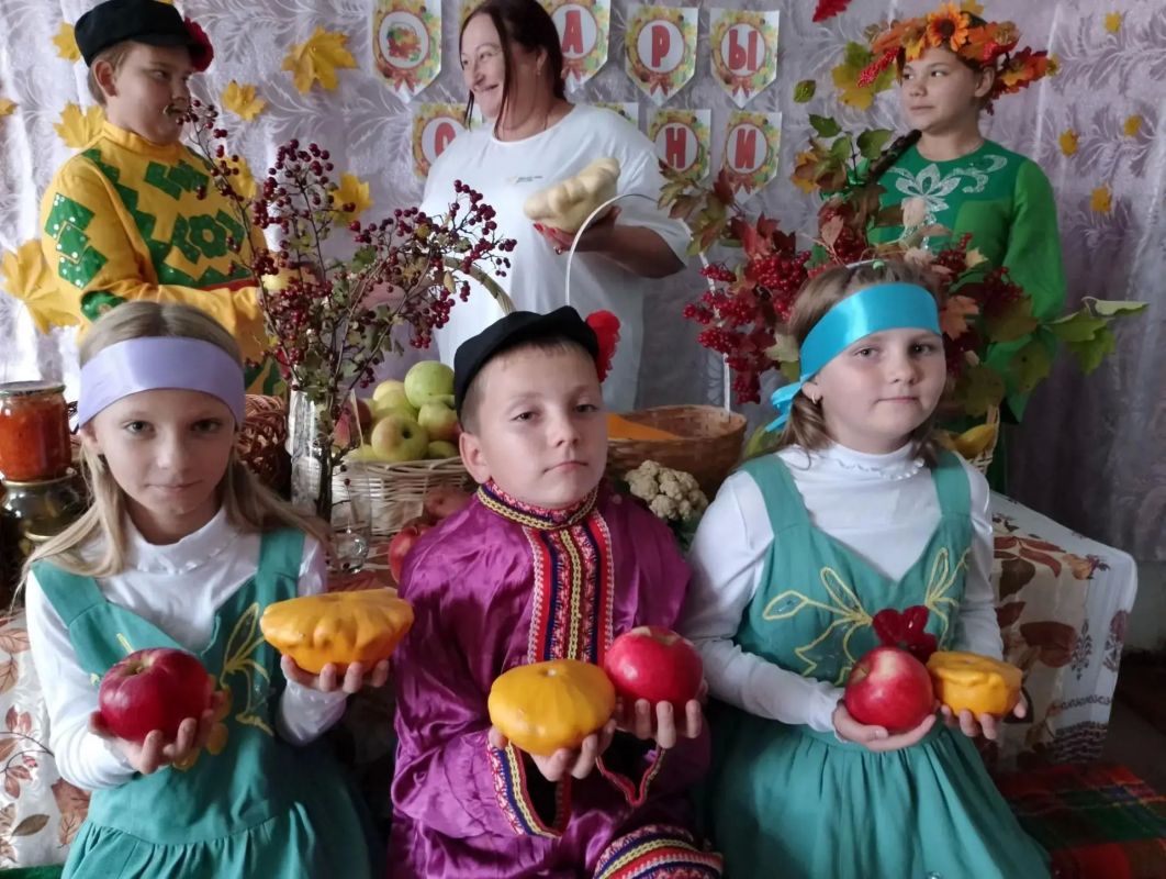 Покров – один из самых почитаемых в народе осенних церковных праздников Покров – один из самых почитаемых в народе осенних церковных праздников