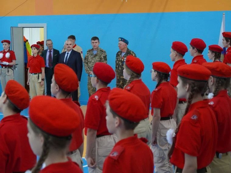 В Гимназии № 1 с особым торжеством прошло посвящение учащихся 6 –7 классов в ряды Всероссийского детско юношеского военно патриотического общественного движения «Юнармия» В Гимназии № 1 с особым торжеством прошло посвящение учащихся 6 –7 классов в ряды Всероссийского детско юношеского военно патриотического общественного движения «Юнармия»