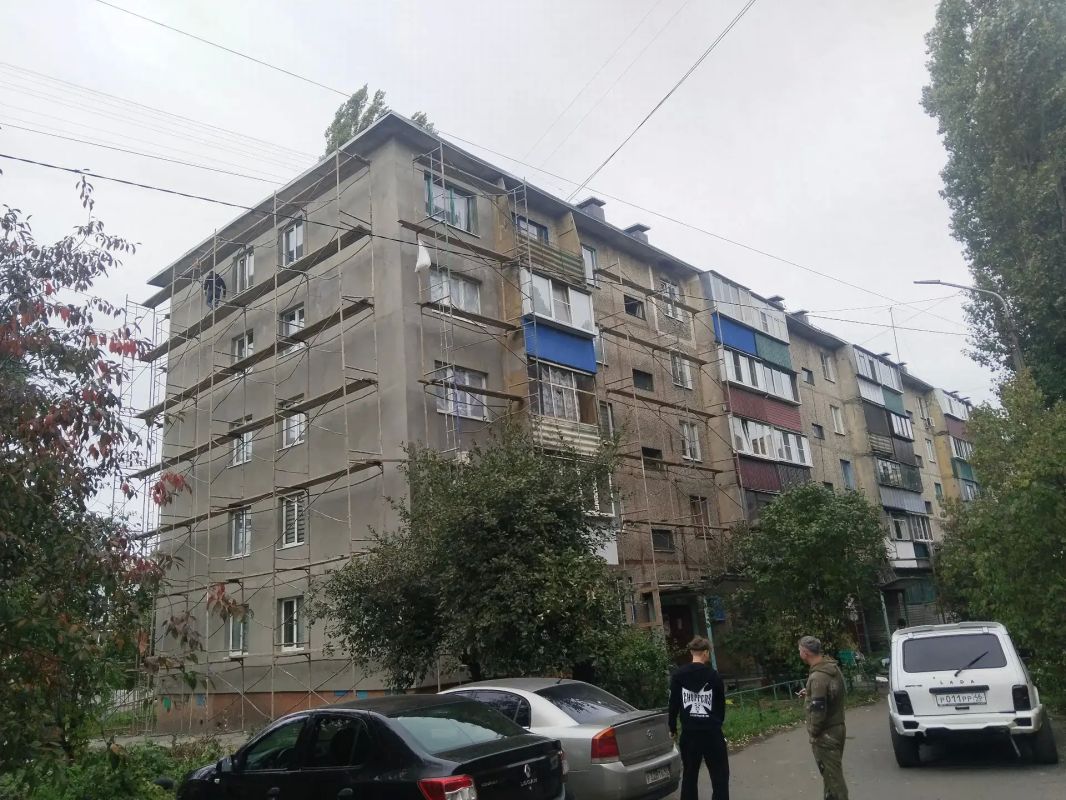 Подрядная организация приступила к выполнению работ по капитальному ремонту фасада МКД по адресу: