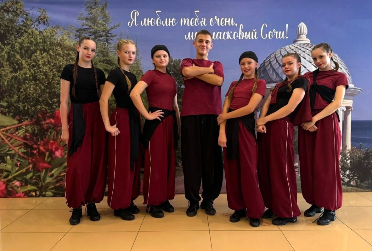Студия эстрадного танца «Я – в танцах» из Фатежа достойно представила родной город на Всероссийском фестивале-конкурсе хореографического искусства «Золотое Руно», который прошёл в Сочи Студия эстрадного танца «Я – в танцах» из Фатежа достойно представила родной город на Всероссийском фестивале-конкурсе хореографического искусства «Золотое Руно», который прошёл в Сочи