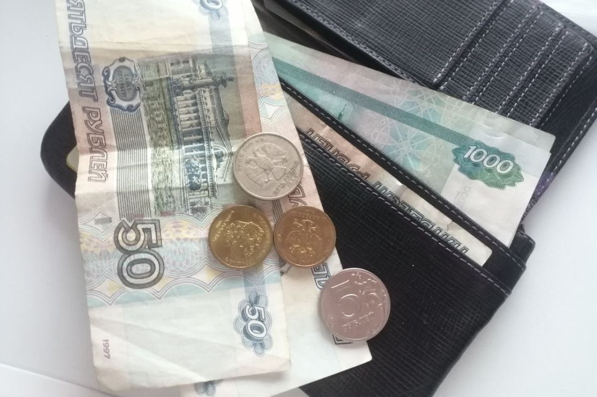 Две пенсии в декабре: кому перечислят январскую выплату досрочно