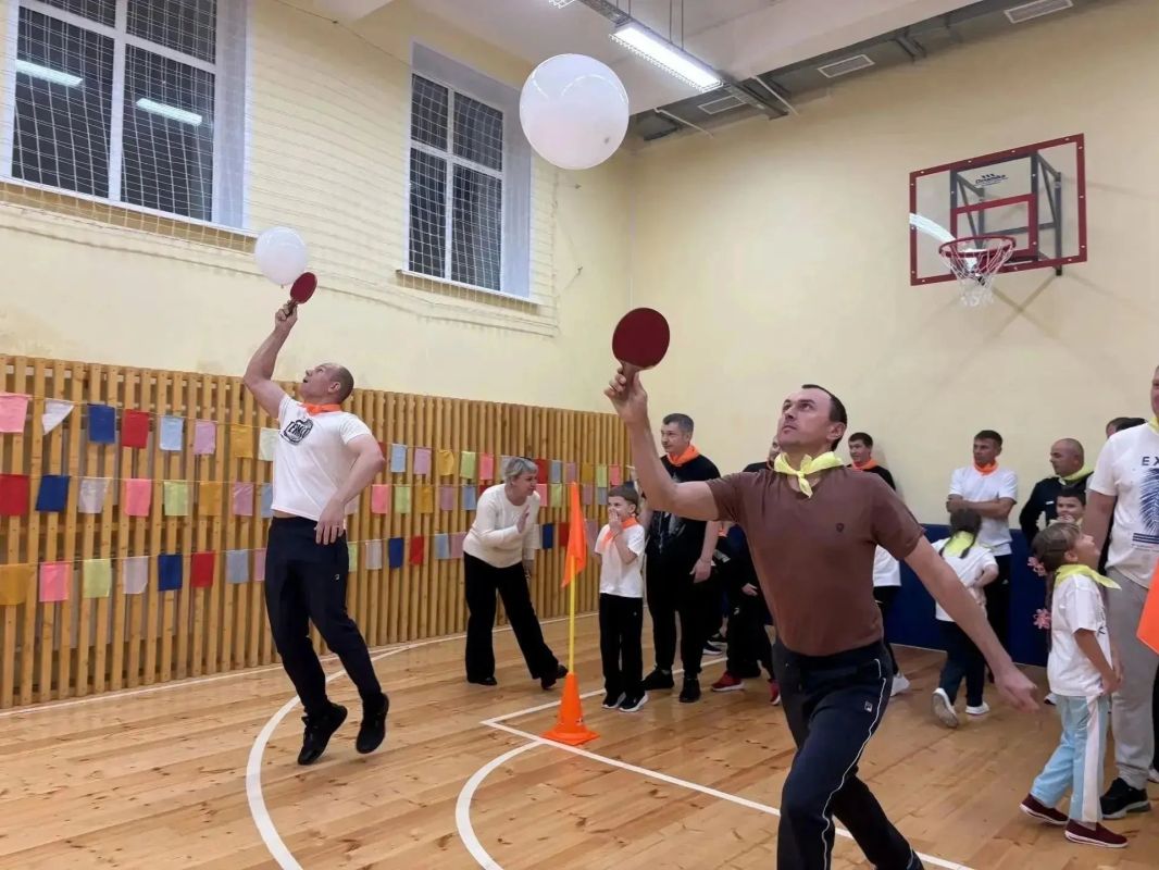 школе № 10 Курска ко Дню отца прошла спортивная эстафета с участием первоклассников и их пап школе № 10 Курска ко Дню отца прошла спортивная эстафета с участием первоклассников и их пап