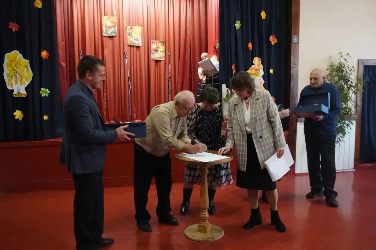 В Пристенском районе чествовали «золотых» юбиляров В Пристенском районе чествовали «золотых» юбиляров
