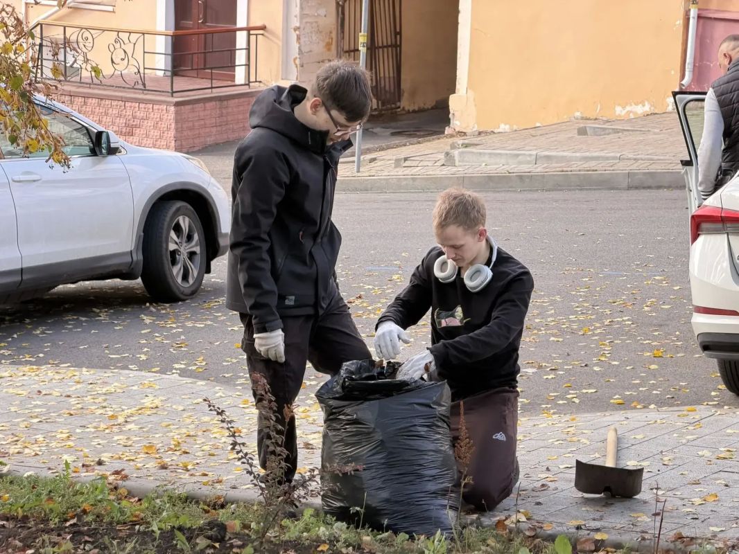 К наведению порядка на городских территориях присоединились 78 сотрудников комитета социальной защиты населения города Курска и 80 сотрудников МКУ «Центр социальных услуг» К наведению порядка на городских территориях присоединились 78 сотрудников комитета социальной защиты населения города Курска и 80 сотрудников МКУ «Центр социальных услуг»