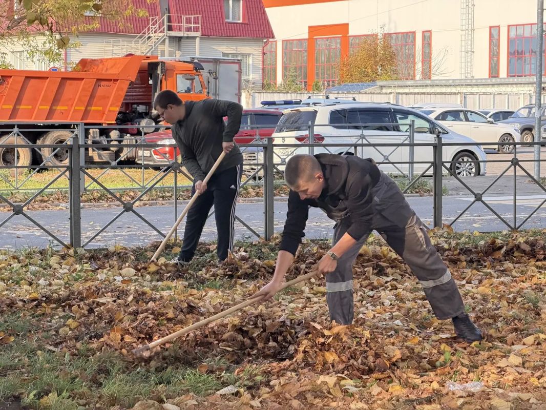 В Курске продолжается общегородской субботник В Курске продолжается общегородской субботник