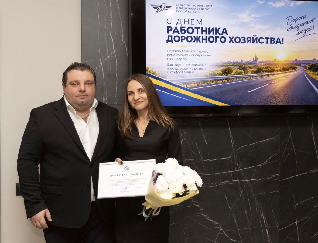 Министр транспорта и автомобильных дорог Курской области Александр Замараев поздравил представителей дорожной отрасли с предстоящим профессиональным праздником —Днём работников дорожного хозяйства Министр транспорта и автомобильных дорог Курской области Александр Замараев поздравил представителей дорожной отрасли с предстоящим профессиональным праздником —Днём работников дорожного хозяйства