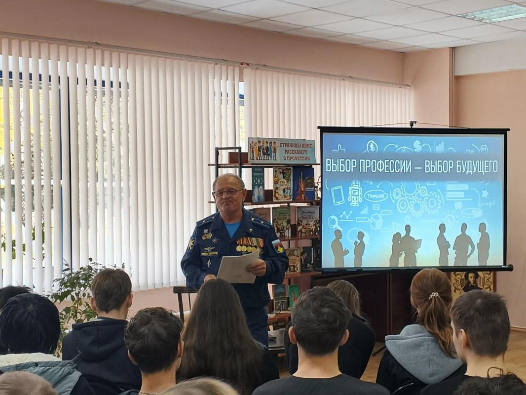 библиотекефилиале № 6 прошло профориентационное мероприятие «Выбор профессии — выбор будущего» для обучающихся вечерней сменной школы № 9 библиотекефилиале № 6 прошло профориентационное мероприятие «Выбор профессии — выбор будущего» для обучающихся вечерней сменной школы № 9