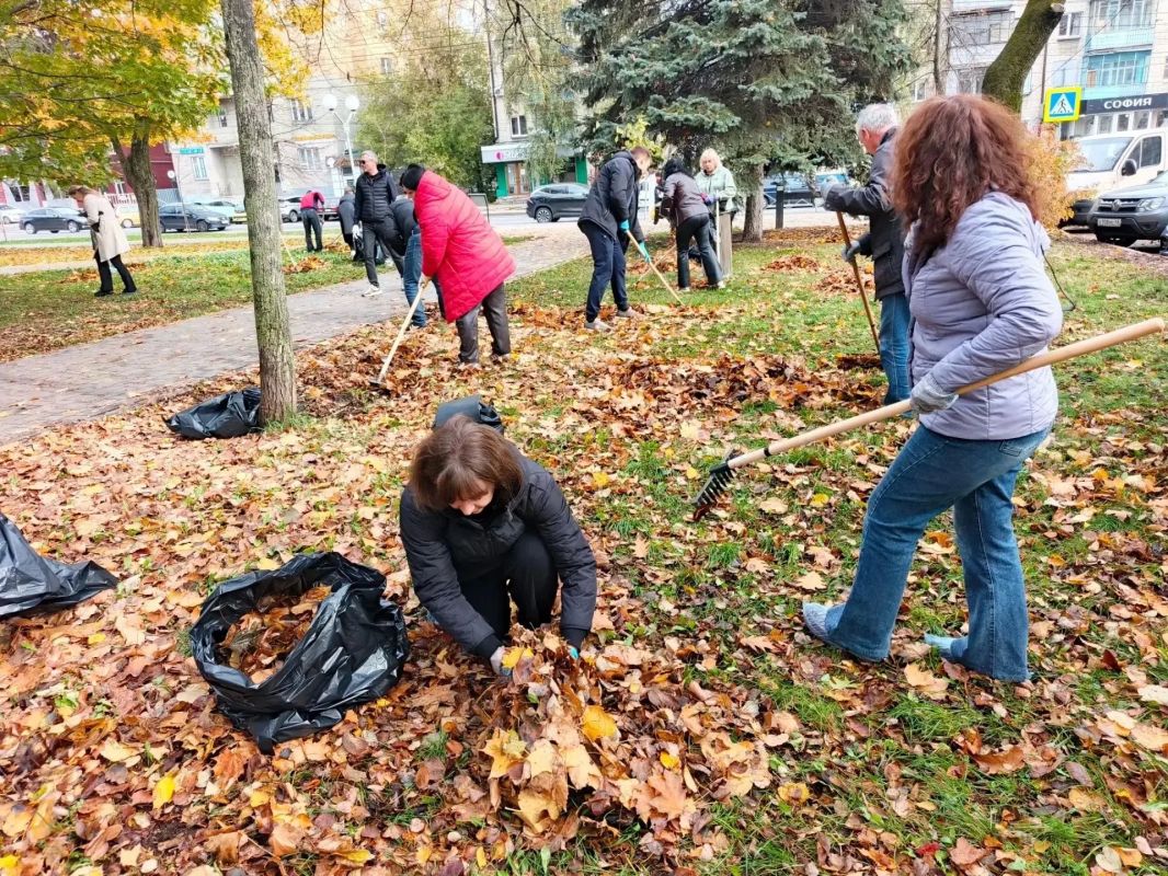 В Курске стартовал общегородской субботник В Курске стартовал общегородской субботник