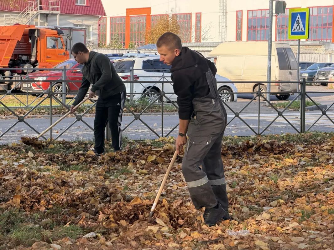 В Курске продолжается общегородской субботник В Курске продолжается общегородской субботник