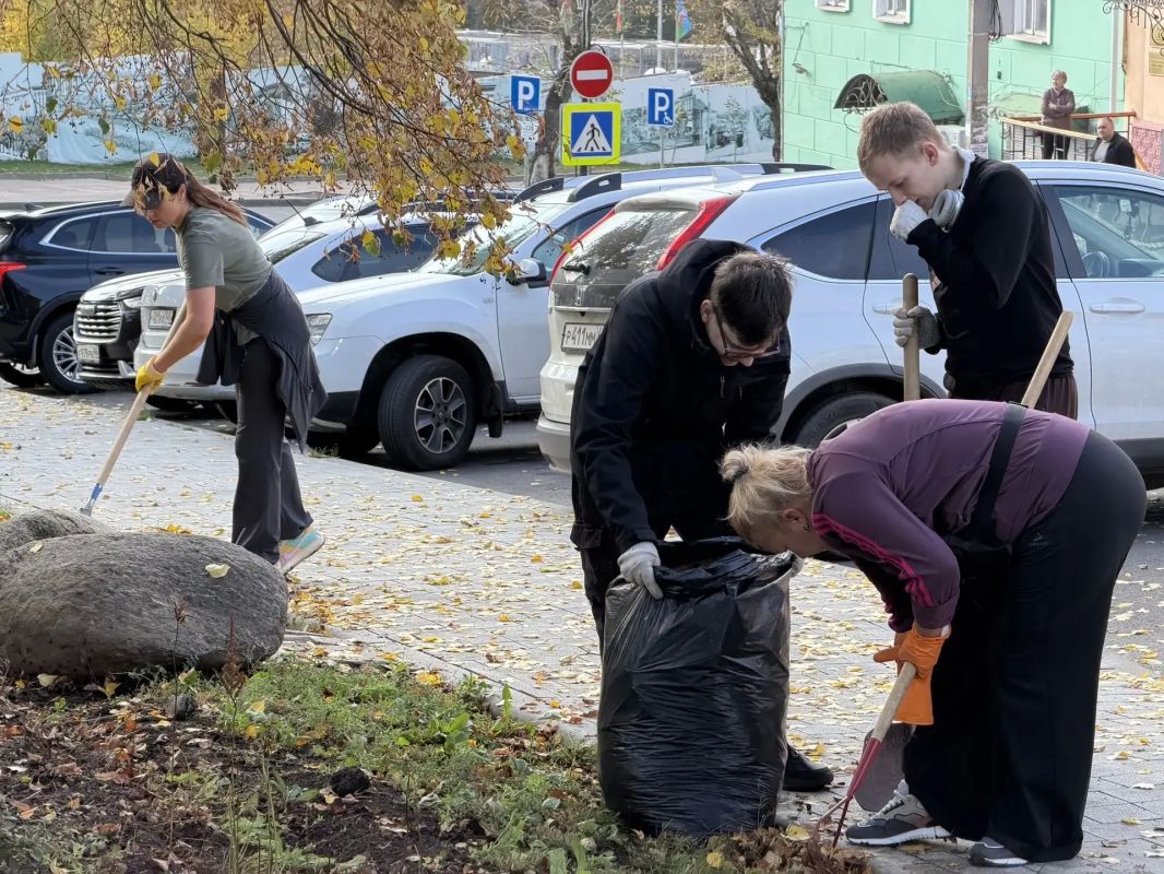 К наведению порядка на городских территориях присоединились 78 сотрудников комитета социальной защиты населения города Курска и 80 сотрудников МКУ «Центр социальных услуг» К наведению порядка на городских территориях присоединились 78 сотрудников комитета социальной защиты населения города Курска и 80 сотрудников МКУ «Центр социальных услуг»