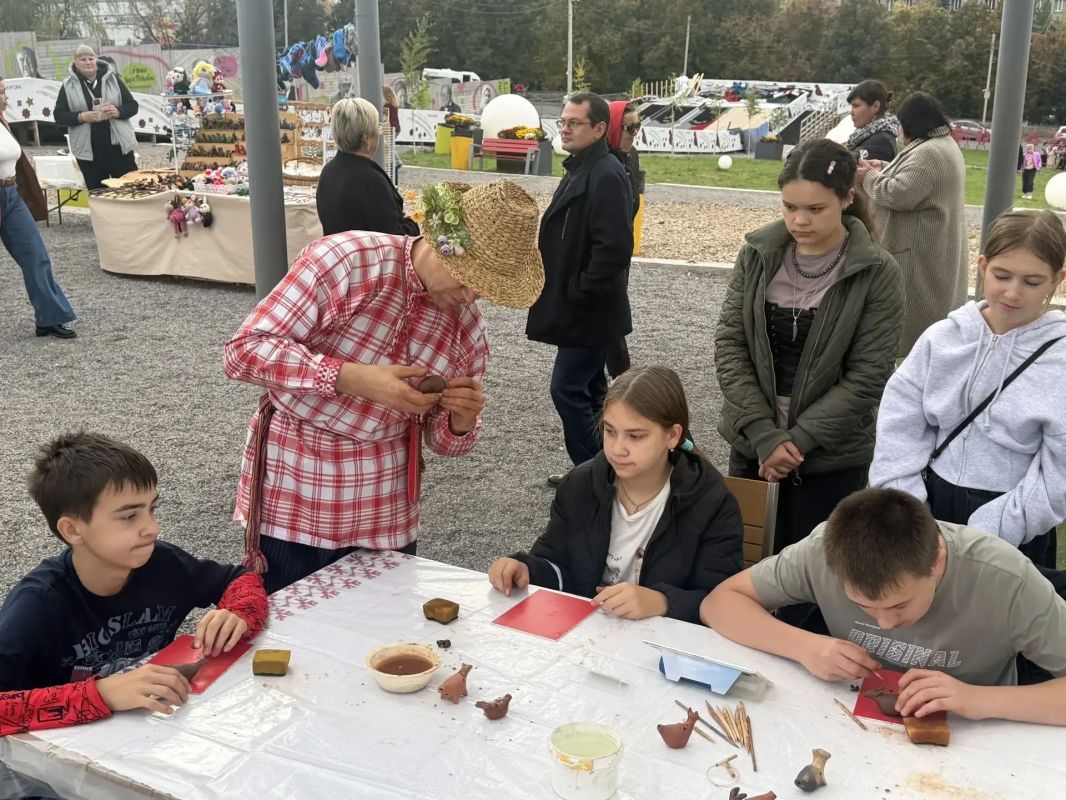 На Полугоре подготовили программу мастер-классов для всех, кто хочет познакомиться с декоративно-прикладным искусством и попробовать себя в творчестве На Полугоре подготовили программу мастер-классов для всех, кто хочет познакомиться с декоративно-прикладным искусством и попробовать себя в творчестве