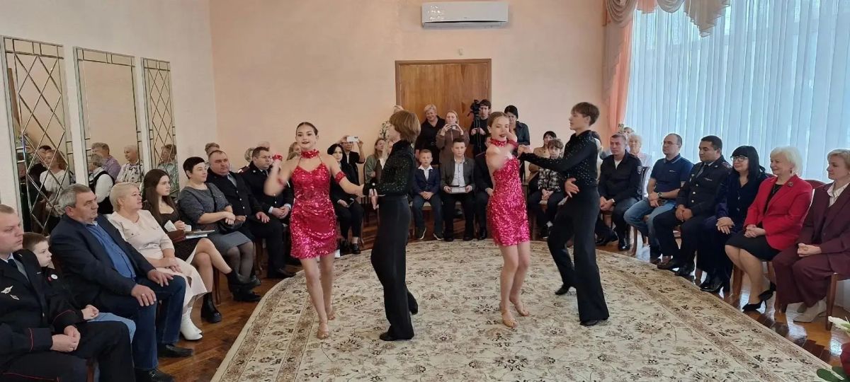 В преддверии Дня отца в железногорском ЗАГСе состоялось торжественное мероприятие, посвященное этому празднику В преддверии Дня отца в железногорском ЗАГСе состоялось торжественное мероприятие, посвященное этому празднику