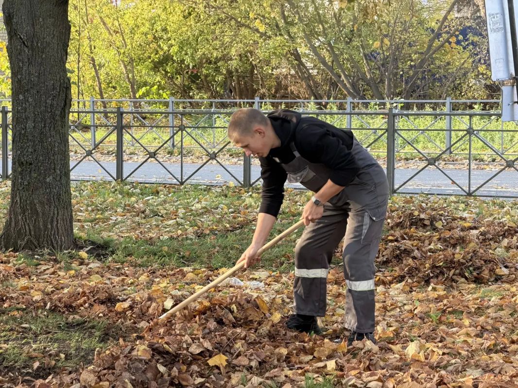 В Курске продолжается общегородской субботник В Курске продолжается общегородской субботник