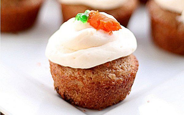 Морковные кексики на один укус: яркий десерт для детского праздника и не только