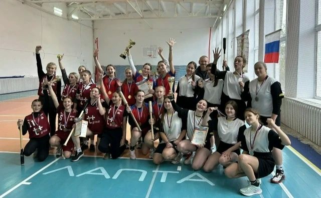 Команда девушек Конышевского района заняла 2-е место в финальных соревнованиях по русской лапте среди обучающихся общеобразовательных организаций Курской области