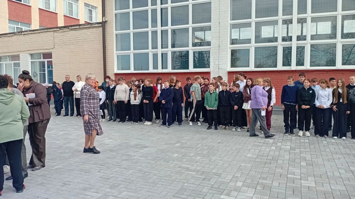В Верхнелюбажский школе проведена тренировочная эвакуация В Верхнелюбажский школе проведена тренировочная эвакуация