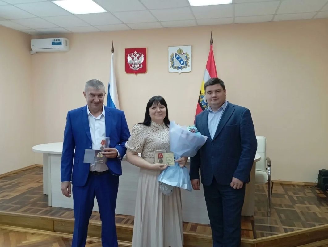 Николай Волобуев: Также сегодня с гордость вручил высокую награду жителям слободы Белой