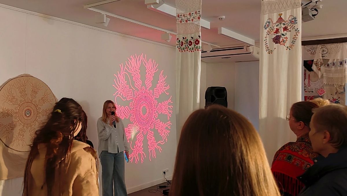 В Железногорском краеведческом музее завершила свою работу выставка «Из бабушкиного сундука - в соловьиные края» В Железногорском краеведческом музее завершила свою работу выставка «Из бабушкиного сундука - в соловьиные края»