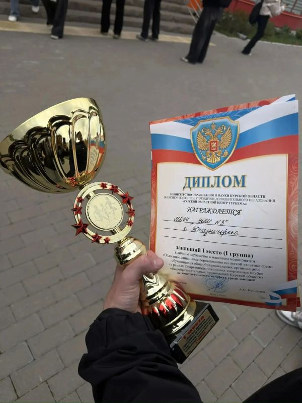 Сборная команда школы № 3 города Железногорска с триумфом выступила в Курске на соревнованиях по лёгкой атлетике в рамках областной Спартакиады школьных спортивных клубов Сборная команда школы № 3 города Железногорска с триумфом выступила в Курске на соревнованиях по лёгкой атлетике в рамках областной Спартакиады школьных спортивных клубов