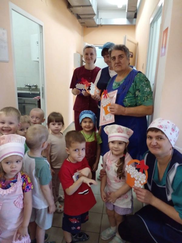 Ежегодно 20 октября свой профессиональный праздник - День повара отмечают повара и кулинары всего мира Ежегодно 20 октября свой профессиональный праздник - День повара отмечают повара и кулинары всего мира
