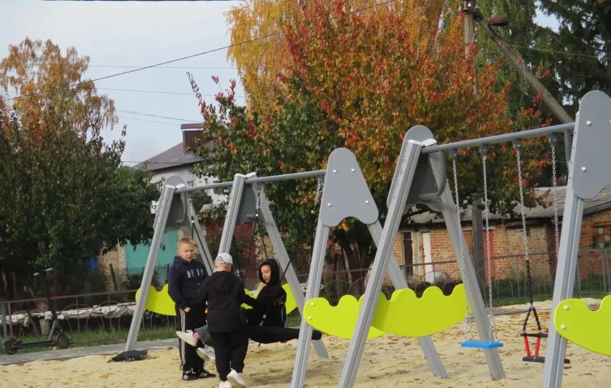 В поселке Черемисиново провели осмотр благоустроенной детской площадки на ул. Вокзальной В поселке Черемисиново провели осмотр благоустроенной детской площадки на ул. Вокзальной
