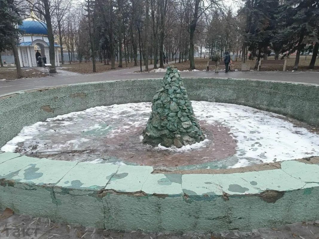 В Курске консервируют фонтаны на зиму