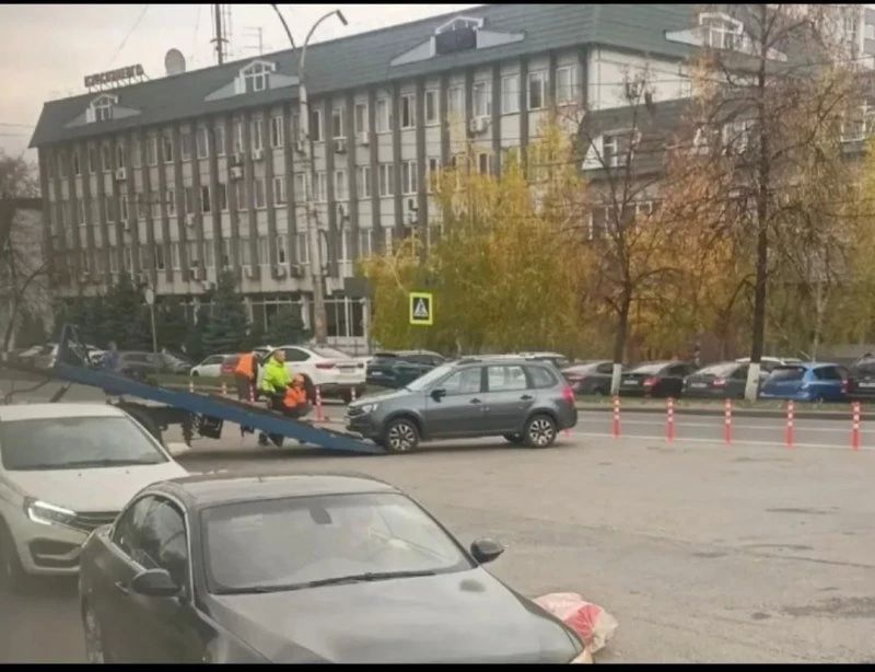 В Курске ликвидируют парковку на Московской площади