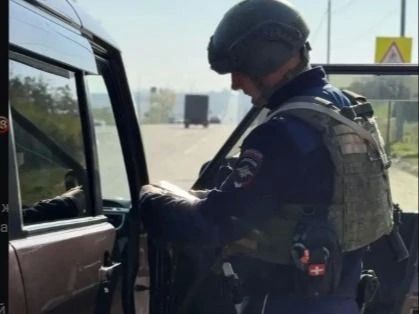 В Курчатове на стационарном посту полиции, организованном в рамках действия правового режима КТО, задержан водитель с поддельным водительским удостоверением