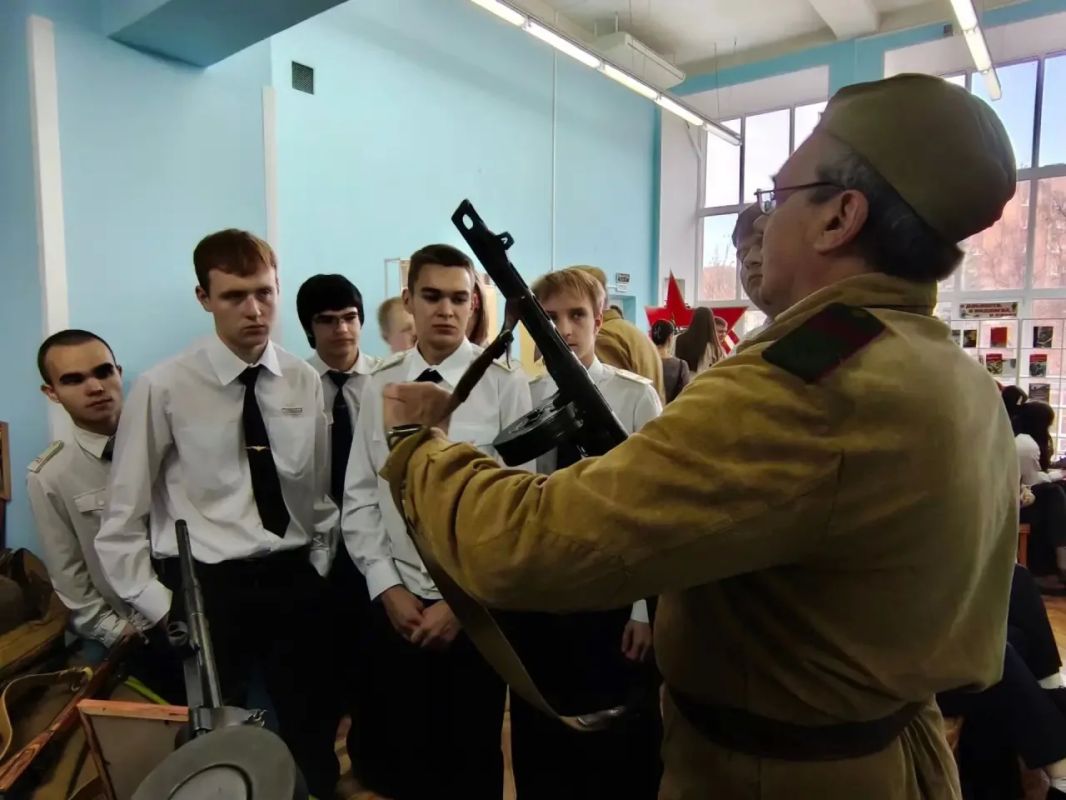 В Курске стартовал военно-исторический форум «Всё для фронта, всё для победы!» В Курске стартовал военно-исторический форум «Всё для фронта, всё для победы!»