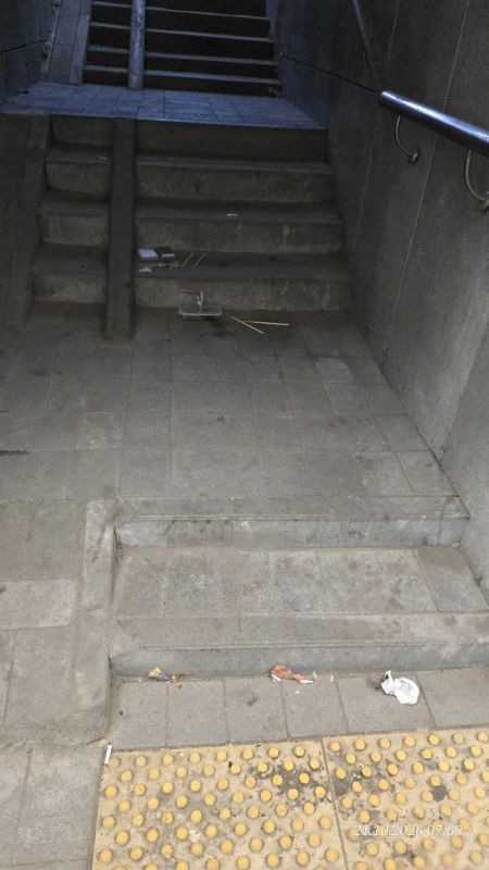 Убирать некому: в Курске подземные переходы превращаются в помойки Убирать некому: в Курске подземные переходы превращаются в помойки