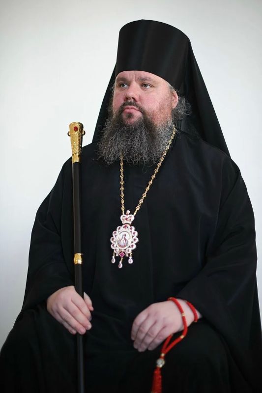 Ваше Преосвященство, дорогой владыка Паисий! От всего сердца поздравляем Вас с Днем рождения!