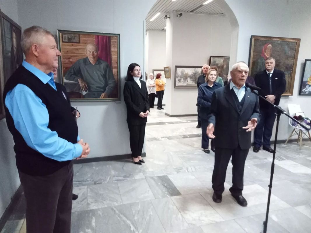 В Курске открылась выставка Виктора Жилина «Контрасты времени»