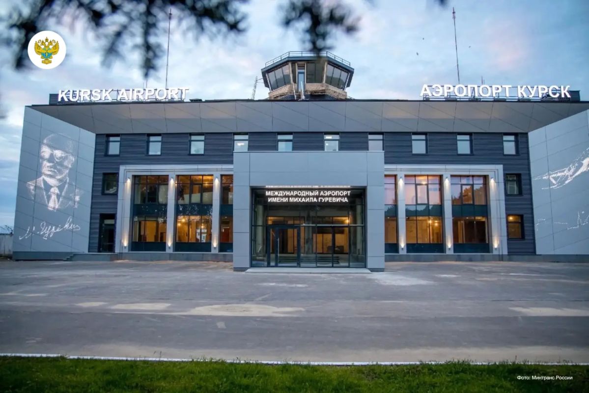 Развитие аэропорта Курска стало одной из тем рабочей встречи в Минтрансе, которую провел вице-премьер Андрей Никитин и глава ведомства Дмитрий Ядров с губернатором региона Александром Хинштейном Развитие аэропорта Курска стало одной из тем рабочей встречи в Минтрансе, которую провел вице-премьер Андрей Никитин и глава ведомства Дмитрий Ядров с губернатором региона Александром Хинштейном