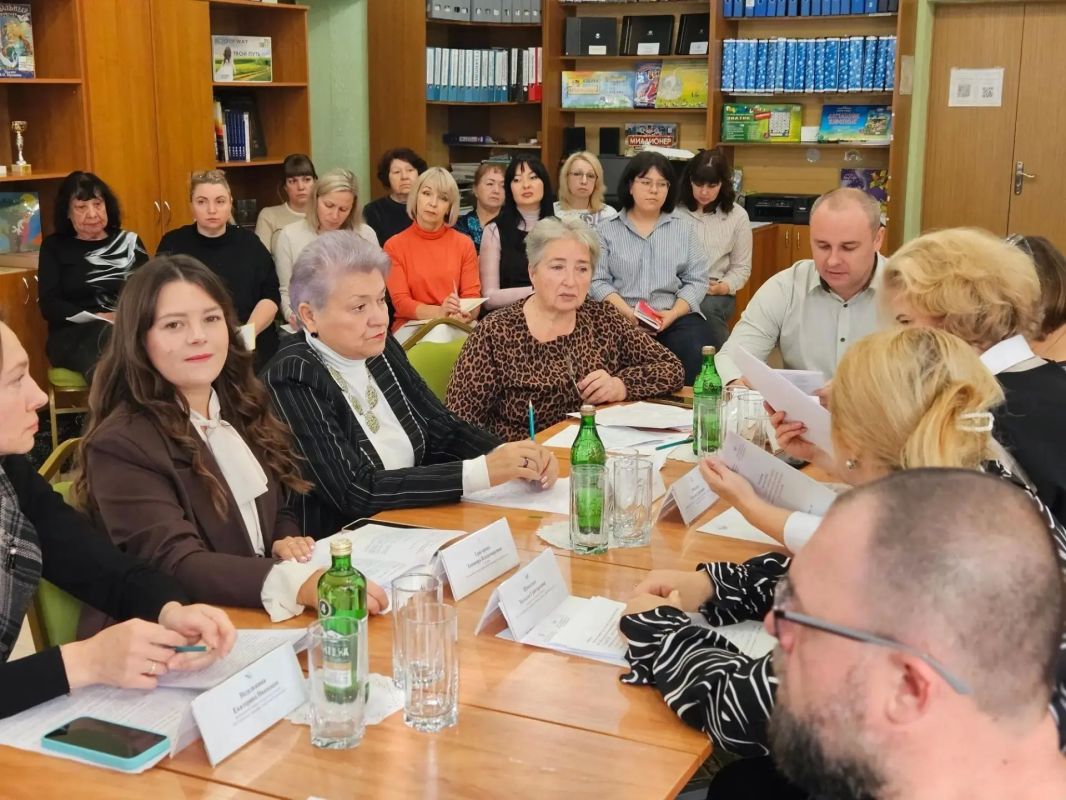 22 октября на базе ОКУ «Курский центр социальной помощи семье и детям «Возрождение» прошёл круглый стол «Механизм межведомственного взаимодействия в организации системы комплексной поддержки молодых семей» 22 октября на базе ОКУ «Курский центр социальной помощи семье и детям «Возрождение» прошёл круглый стол «Механизм межведомственного взаимодействия в организации системы комплексной поддержки молодых семей»