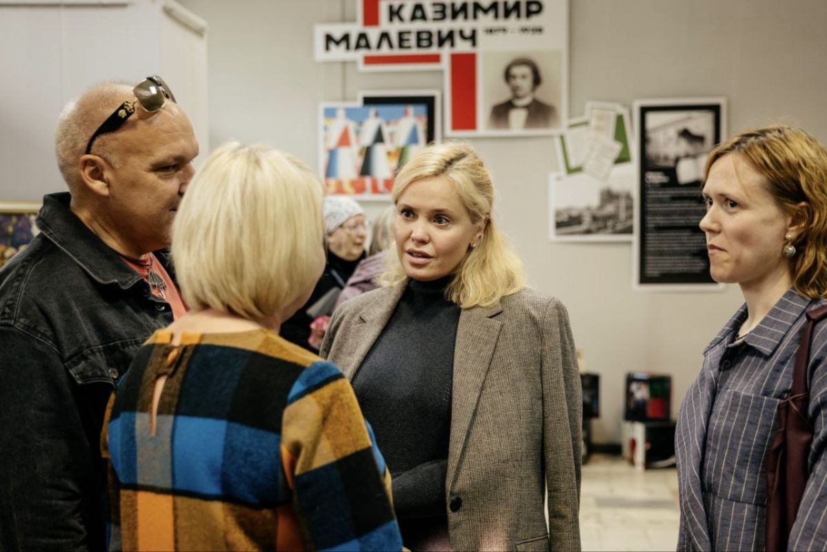 Екатерина Харченко: В выставочном зале имени Казимира Малевича на Красной площади открылась выставка профессора Курского госуниверситета, заслуженного художника РФ Виктора Ивановича Жилина «Контрасты времени» Екатерина Харченко: В выставочном зале имени Казимира Малевича на Красной площади открылась выставка профессора Курского госуниверситета, заслуженного художника РФ Виктора Ивановича Жилина «Контрасты времени»