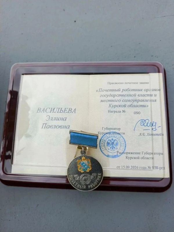 22 октября в Доме Советов губернатор Курской области Александр Хинштейн торжественно вручил государственные и региональные награды лучшим специалистам региона 22 октября в Доме Советов губернатор Курской области Александр Хинштейн торжественно вручил государственные и региональные награды лучшим специалистам региона