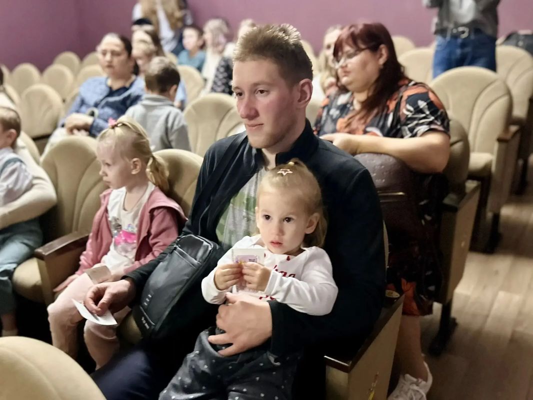 На сцене театра кукол сегодня царила атмосфера настоящего тепла На сцене театра кукол сегодня царила атмосфера настоящего тепла