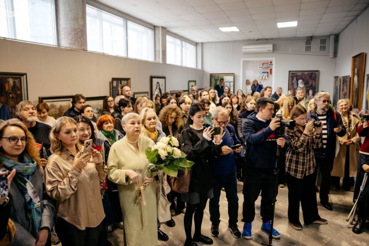 Екатерина Харченко: В выставочном зале имени Казимира Малевича на Красной площади открылась выставка профессора Курского госуниверситета, заслуженного художника РФ Виктора Ивановича Жилина «Контрасты времени» Екатерина Харченко: В выставочном зале имени Казимира Малевича на Красной площади открылась выставка профессора Курского госуниверситета, заслуженного художника РФ Виктора Ивановича Жилина «Контрасты времени»
