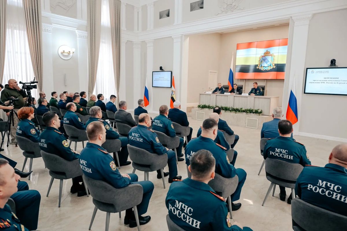 Александр Хинштейн: Вместе со статссекретарём— заместителем Министра МЧС России Денисом Поповым представили коллегам начальника ГУ МЧС России по Курской области Ивана Старовойта Александр Хинштейн: Вместе со статссекретарём— заместителем Министра МЧС России Денисом Поповым представили коллегам начальника ГУ МЧС России по Курской области Ивана Старовойта