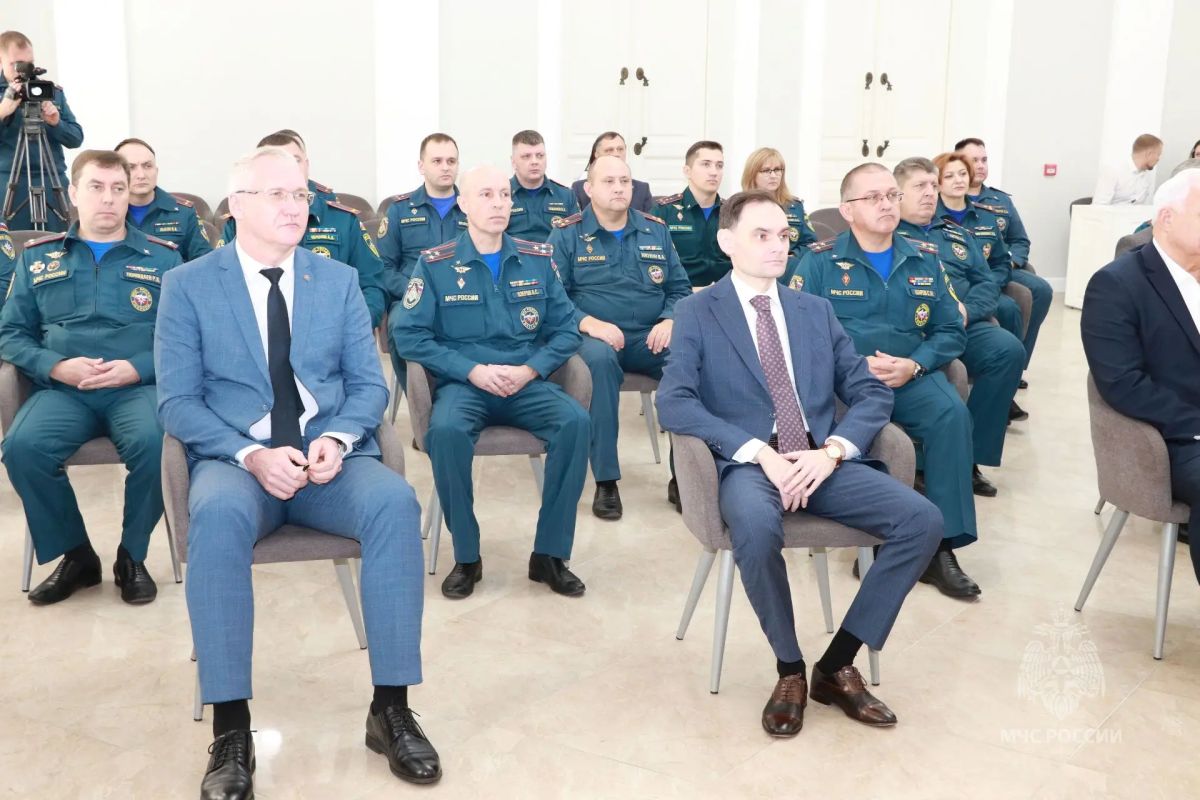 По поручению главы МЧС России Александра Куренкова статс-секретарь – заместитель министра ведомства представил нового руководителя курского регионального управления По поручению главы МЧС России Александра Куренкова статс-секретарь – заместитель министра ведомства представил нового руководителя курского регионального управления