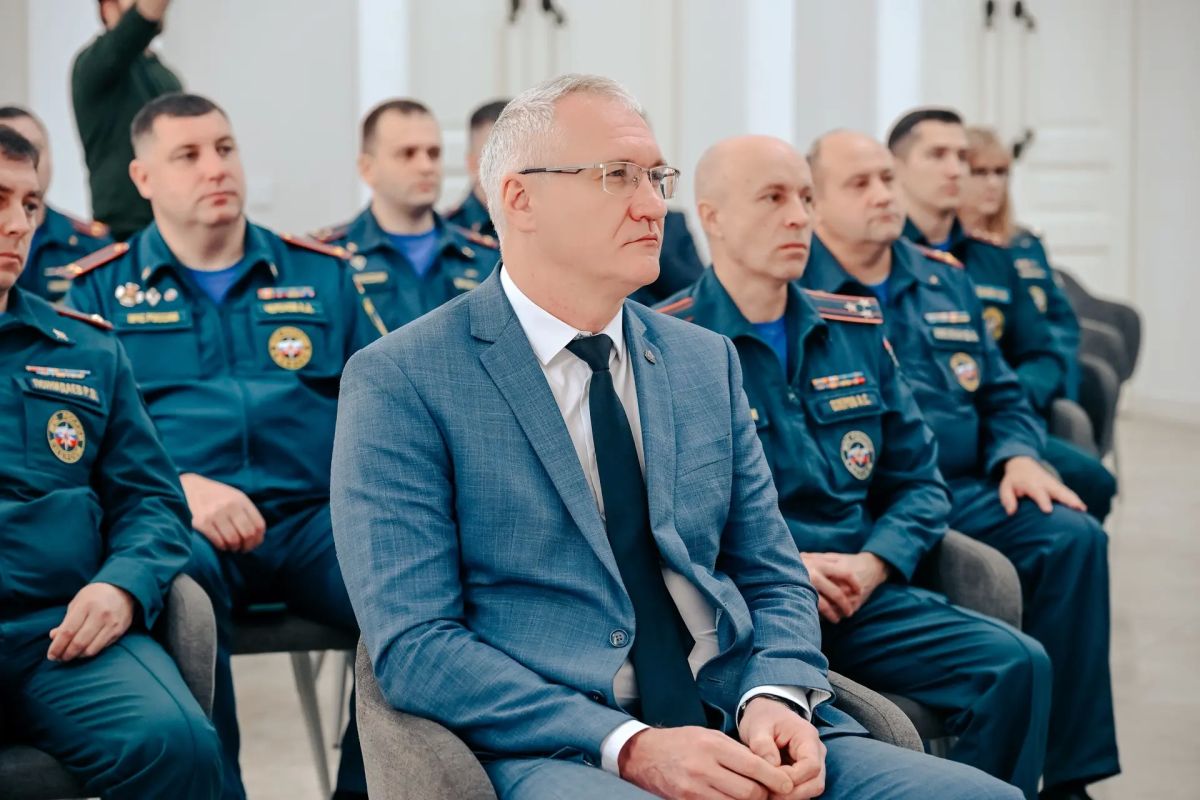 Александр Хинштейн: Вместе со статссекретарём— заместителем Министра МЧС России Денисом Поповым представили коллегам начальника ГУ МЧС России по Курской области Ивана Старовойта Александр Хинштейн: Вместе со статссекретарём— заместителем Министра МЧС России Денисом Поповым представили коллегам начальника ГУ МЧС России по Курской области Ивана Старовойта