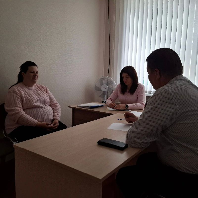 В местной общественной приемной Конышевского района прошёл Единый день приёма участников СВО и членов их семей по юридическим вопросам