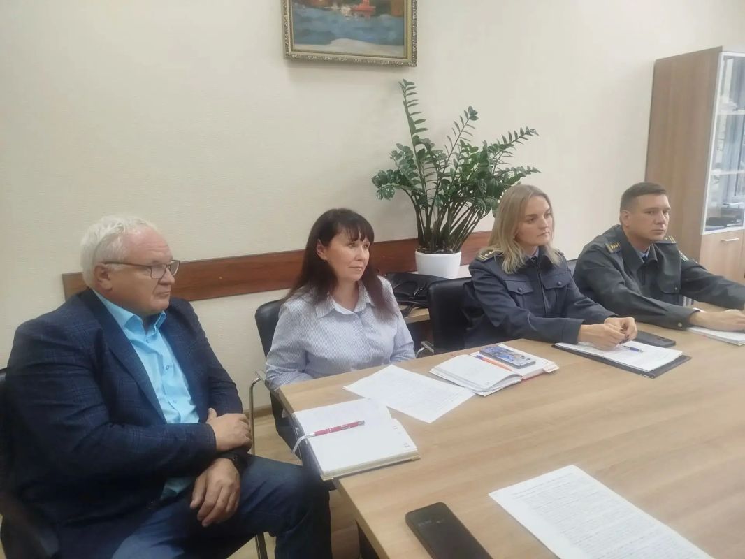 Делегация гостехнадзора из Белгородской области посетила инспекцию Курской области Делегация гостехнадзора из Белгородской области посетила инспекцию Курской области