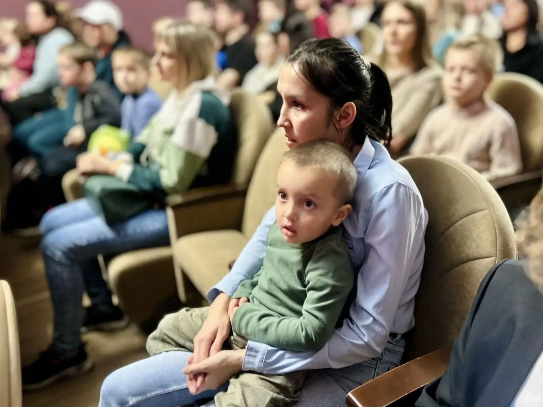 На сцене театра кукол сегодня царила атмосфера настоящего тепла На сцене театра кукол сегодня царила атмосфера настоящего тепла